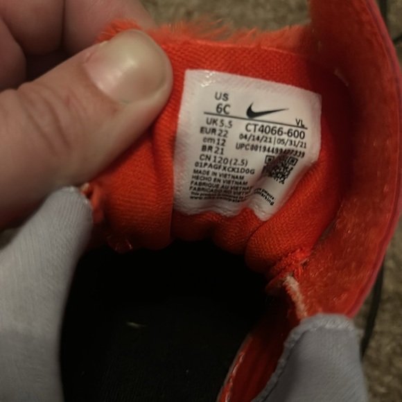 Cute baby Nike Team Hustle D9 lil ‘Fast n Furry’ chili red. Toddler size 6c - Picture 7 of 9
